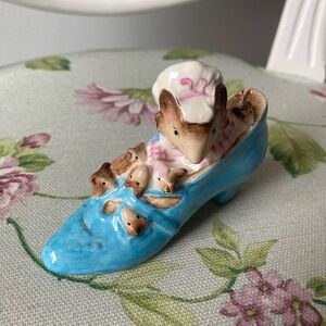 Vintage Beatrix Potter Shoe Figurine Collectible